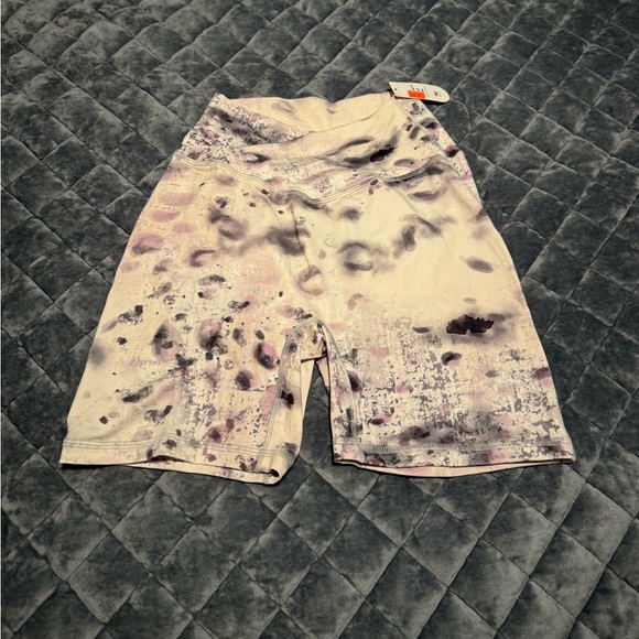 CLS Sculpt Scrunch Shorts Mauve Leopard - Picture 3 of 5